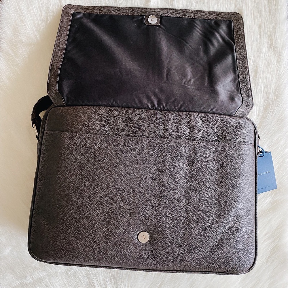 ✨New COLE HAAN Mens Pebble Leather Messenger Bag - Picture 5 of 9
